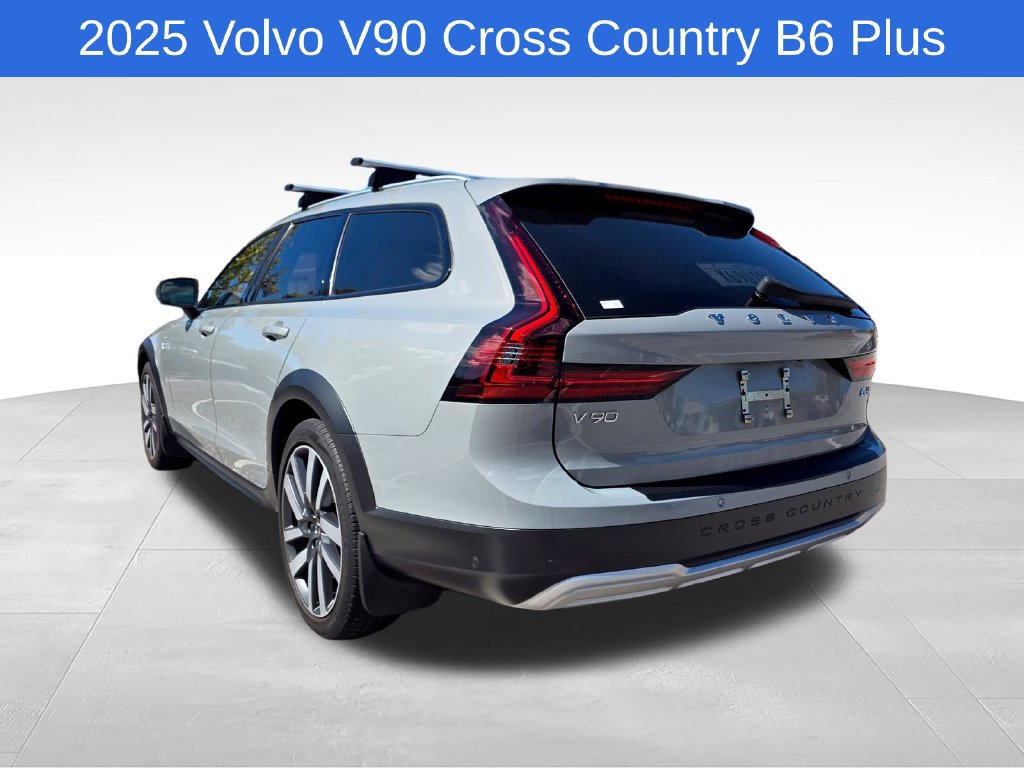 Used 2025 Volvo V90 B6 Cross Country Plus AWD/4WD image 7