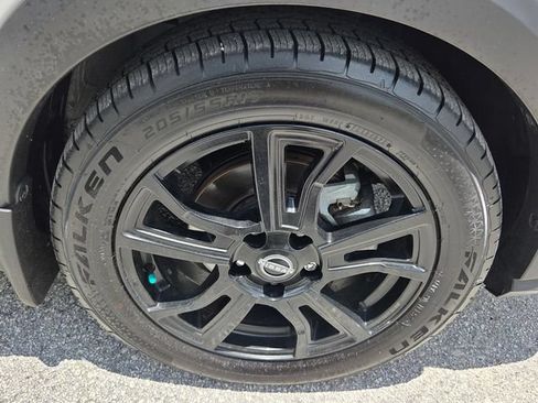 Used 2024 Nissan Kicks SV FWD image 9