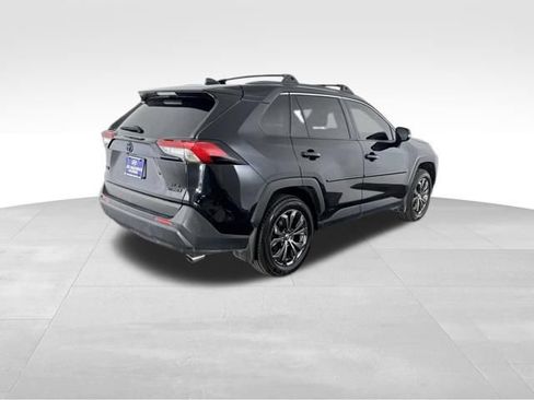 Used 2022 Toyota RAV4 XLE Premium AWD/4WD image 6