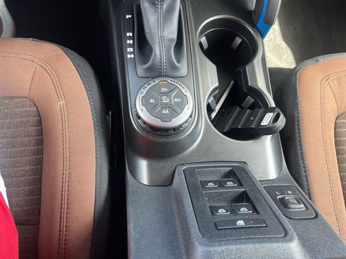 Used 2022 Ford Bronco Outer Banks w/ Sasquatch Package AWD/4WD image 21