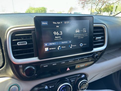 Used 2025 Hyundai Venue SEL image 20