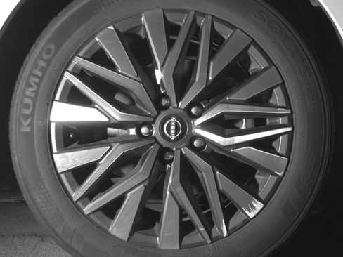 Used 2025 Nissan Altima 2.5 SV image 13