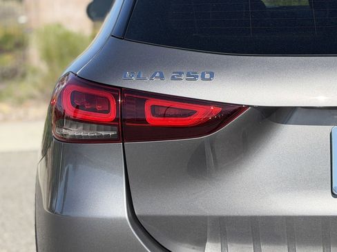 Used 2021 Mercedes-Benz GLA 250 4MATIC image 11