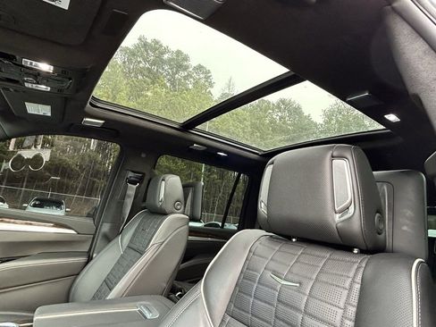 Used 2025 Cadillac Escalade ESV Sport Platinum image 10