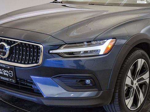 Certified 2024 Volvo V60 B5 Cross Country Plus image 8