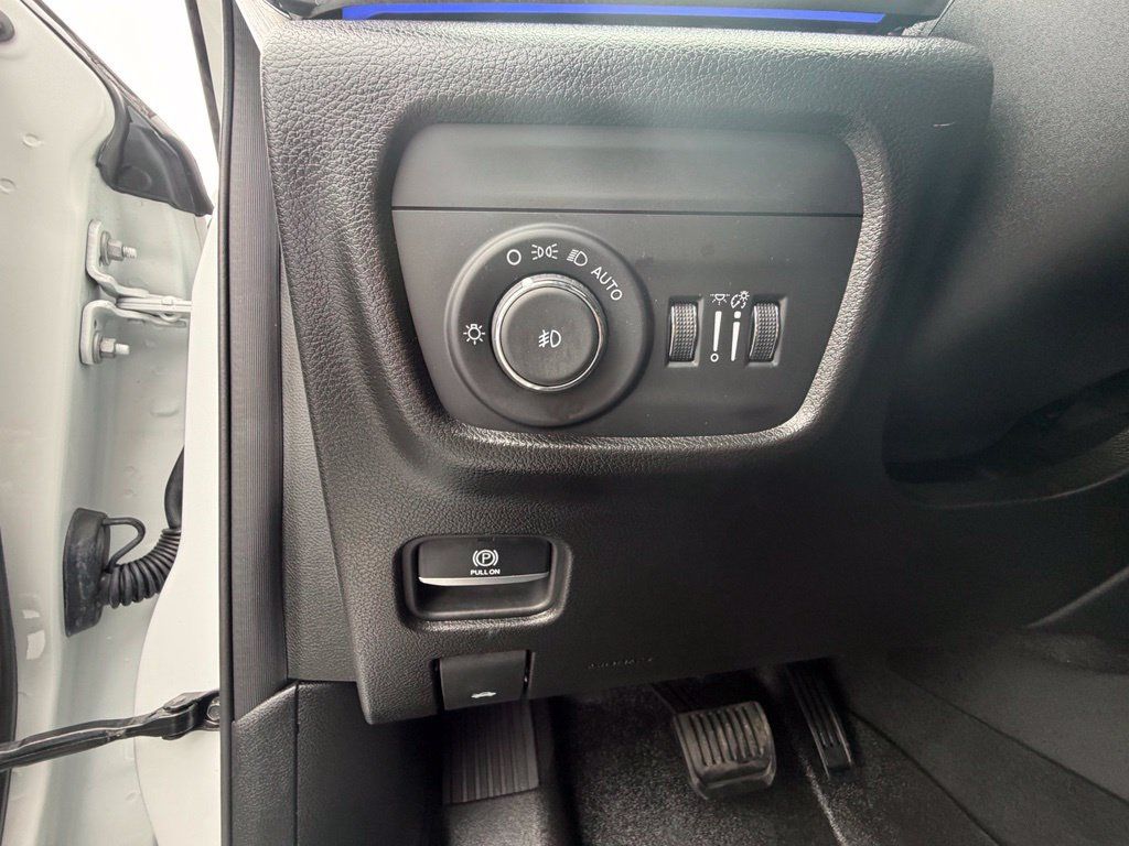 Used 2024 Jeep Grand Cherokee L Summit w/ Advanced Protech Group IV AWD/4WD image 4