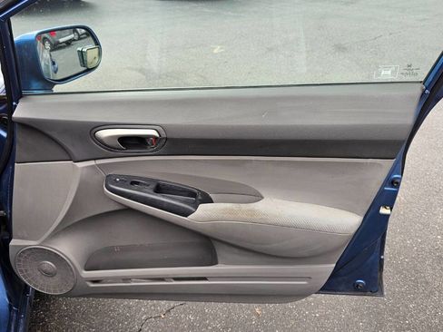 Used 2010 Honda Civic LX image 25