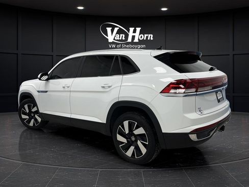 Used 2024 Volkswagen Atlas Cross Sport SE w/ Panoramic Sunroof Package image 3