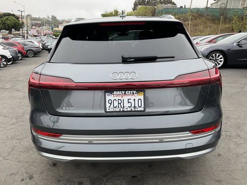 Used 2019 Audi e-tron Prestige w/ Prestige Package image 4
