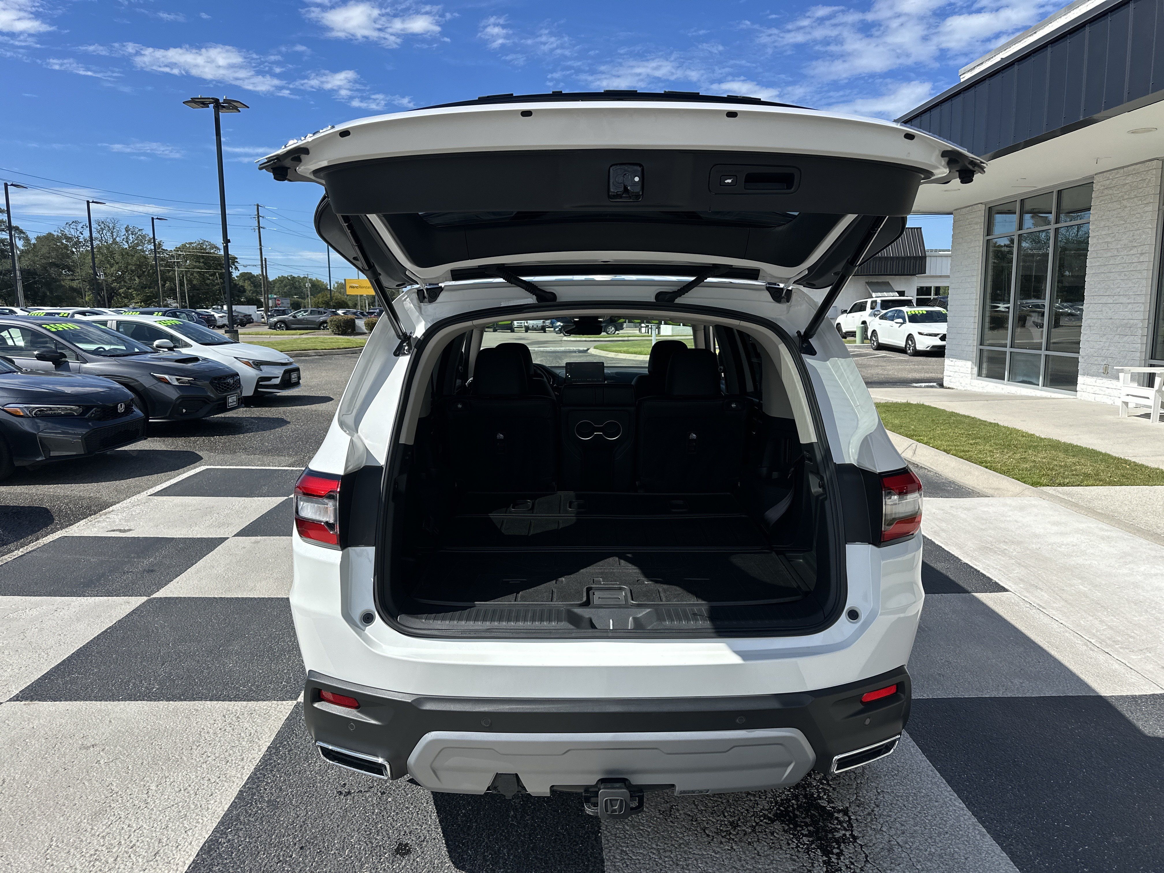 Used 2025 Honda Pilot Touring image 9