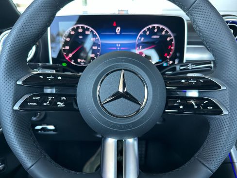 Used 2025 Mercedes-Benz C 300 4MATIC Sedan image 25