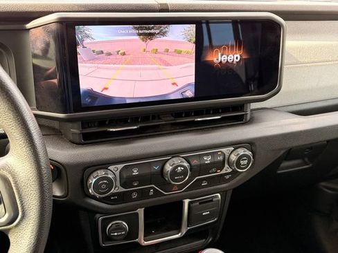 Used 2024 Jeep Gladiator Sport AWD/4WD image 17