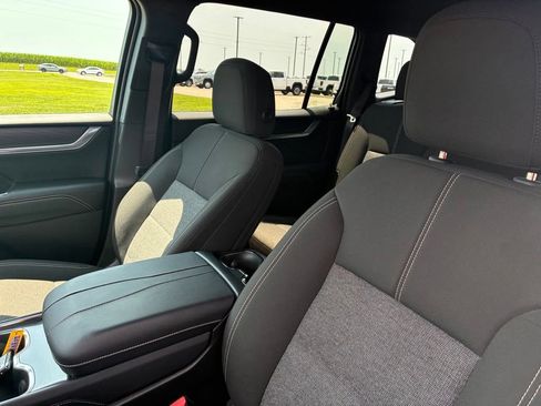 Used 2025 GMC Acadia Elevation AWD/4WD image 18