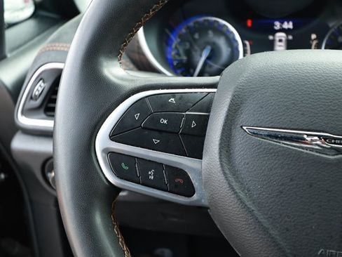 Used 2022 Chrysler Pacifica Pinnacle FWD image 13