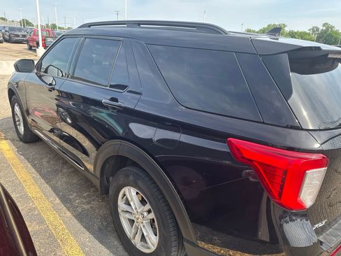 Used 2024 Ford Explorer XLT AWD/4WD image 18