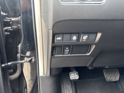Used 2024 Nissan Armada SL w/ Captain's Chairs Package AWD/4WD image 22
