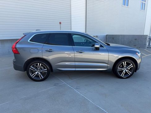 Used 2019 Volvo XC60 T5 Momentum w/ Premium Package AWD/4WD image 2
