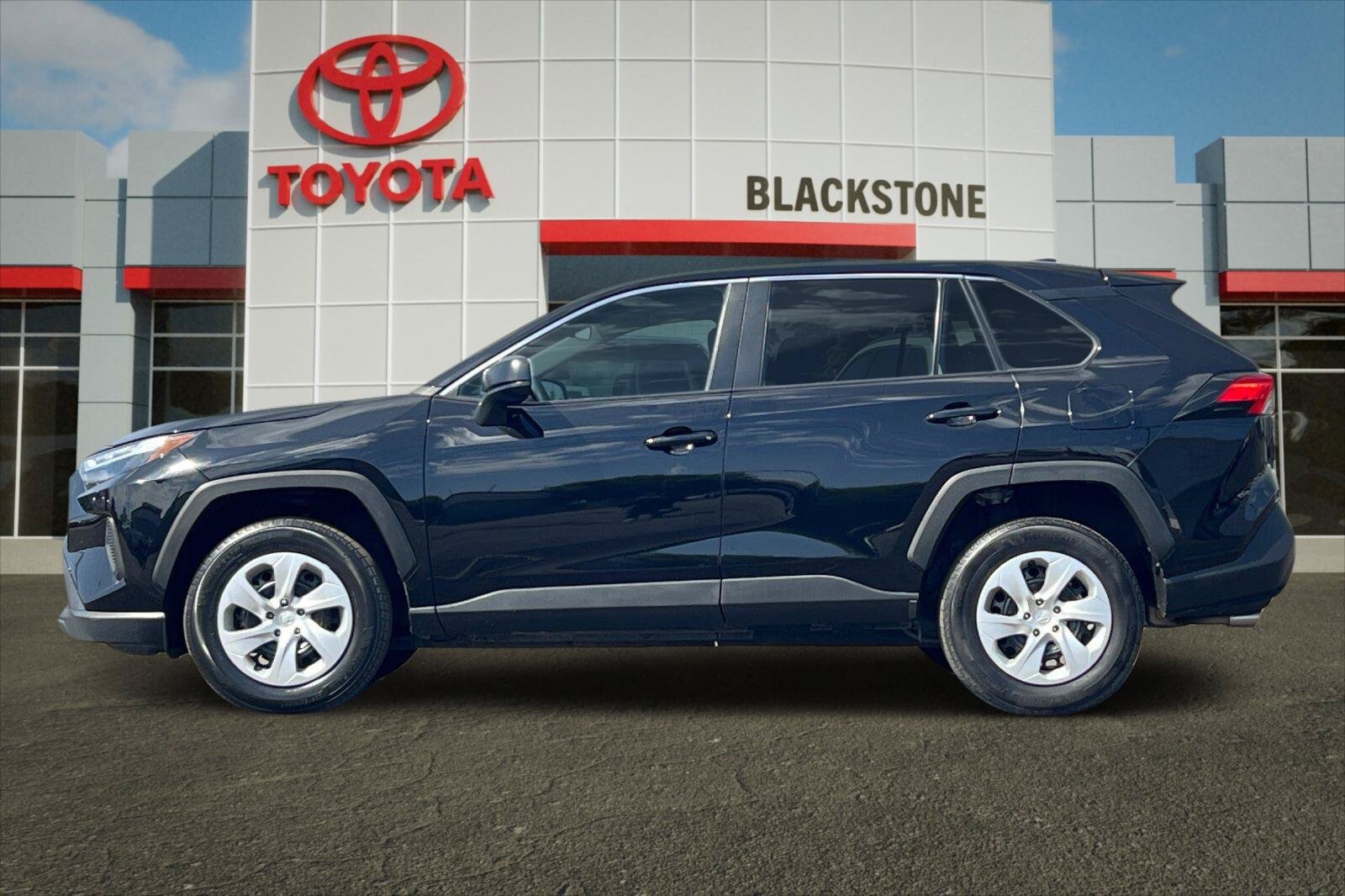 Certified 2025 Toyota RAV4 LE AWD/4WD image 6