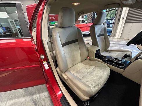 Used 2014 Toyota Camry LE FWD image 5