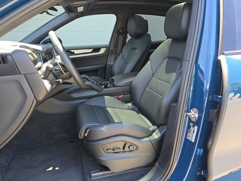 Certified 2025 Porsche Cayenne image 5