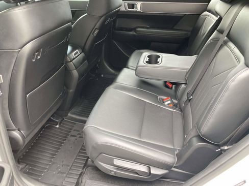 Used 2025 Hyundai Santa Fe SEL FWD image 16