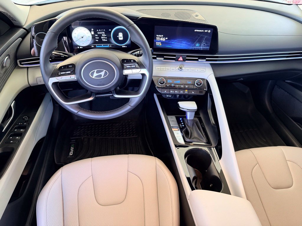 Used 2025 Hyundai Elantra Limited FWD image 17