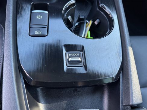 Certified 2025 Nissan Rogue SL w/ Tech Package image 18