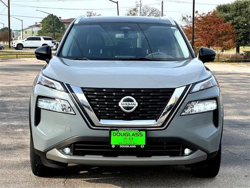 Used 2021 Nissan Rogue SL image 3