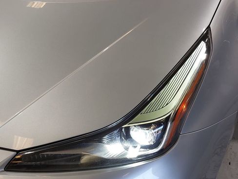 Used 2020 Toyota Prius XLE w/ Advanced Technology Package FWD image 32