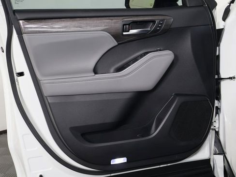 Used 2022 Toyota Highlander Platinum image 13