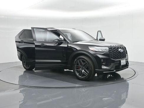 Used 2025 Ford Explorer ST image 38