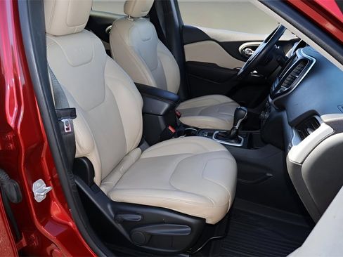 Used 2015 Jeep Cherokee Limited image 19