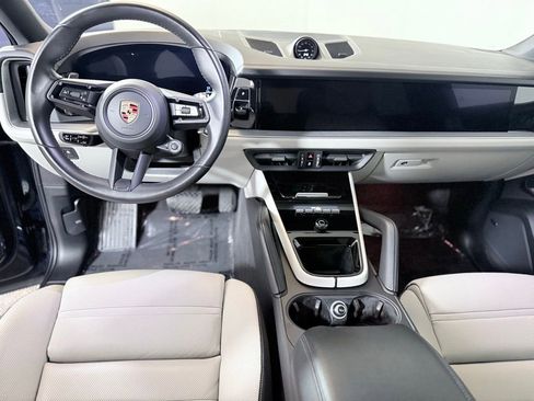 Used 2024 Porsche Cayenne Coupe image 11