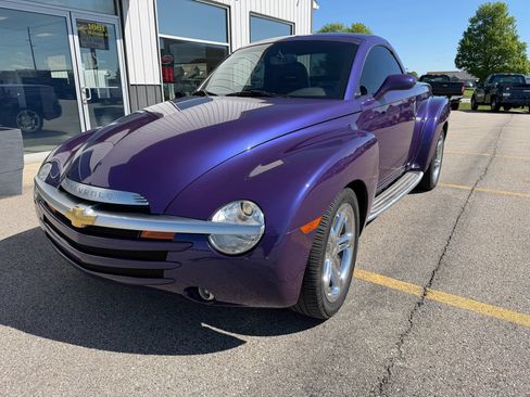 Used 2004 Chevrolet SSR w/ Preferred Equipment Group RWD image 13
