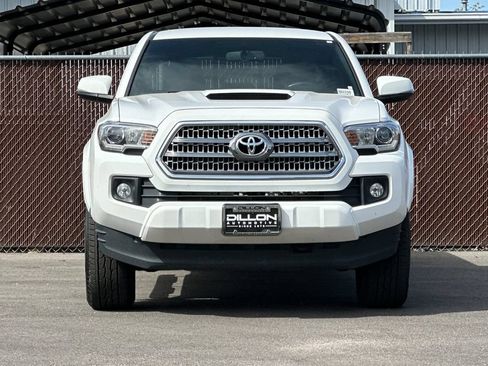 Used 2016 Toyota Tacoma TRD Sport w/ Towing Package AWD/4WD image 12