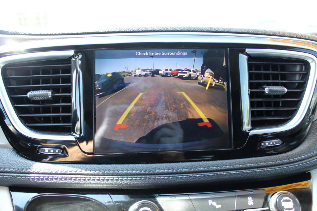 Used 2019 Chrysler Pacifica Limited FWD image 18