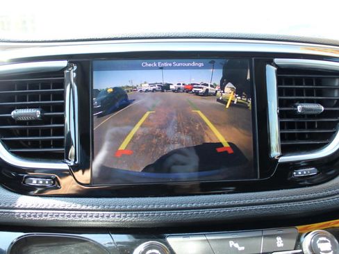 Used 2019 Chrysler Pacifica Limited image 18