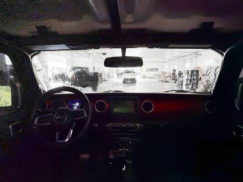 Used 2021 Jeep Wrangler Unlimited Rubicon w/ Dual Top Group AWD/4WD image 10
