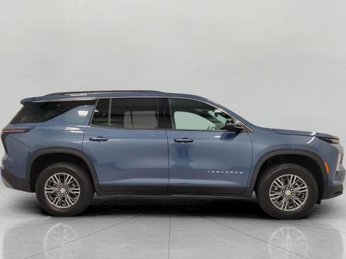Used 2025 Chevrolet Traverse LT AWD/4WD image 11