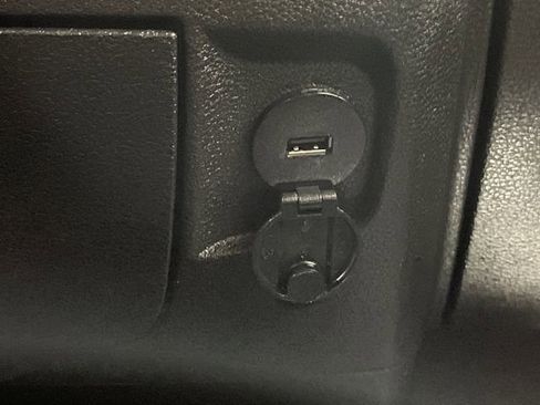 Used 2022 RAM 1500 Classic SLT image 21