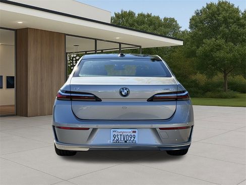 Used 2025 BMW i7 eDrive50 image 9