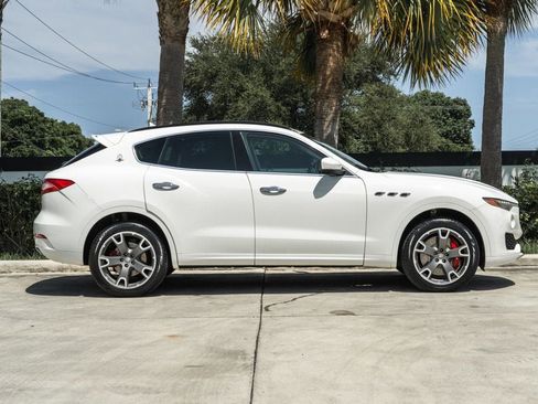 Used 2017 Maserati Levante S AWD/4WD image 8