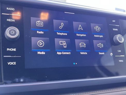 Used 2024 Volkswagen Taos SE image 18