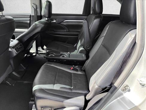 Certified 2018 Toyota Highlander Limited Platinum AWD/4WD image 17