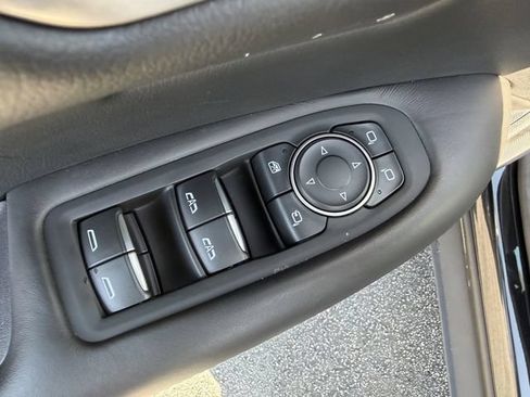 Used 2022 Cadillac XT5 Premium Luxury w/ Platinum Package FWD image 11