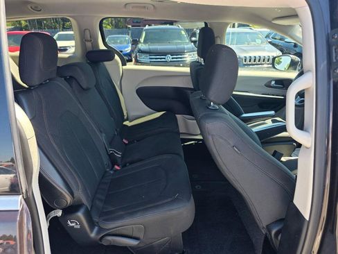 Used 2018 Chrysler Pacifica LX w/ Tire & Wheel Group image 12