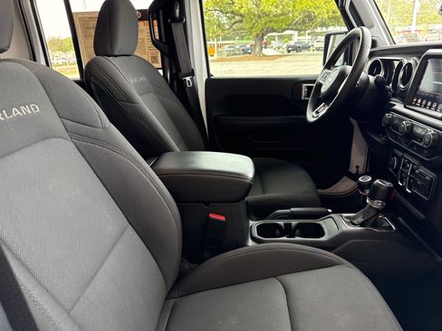 Used 2023 Jeep Gladiator Overland image 37