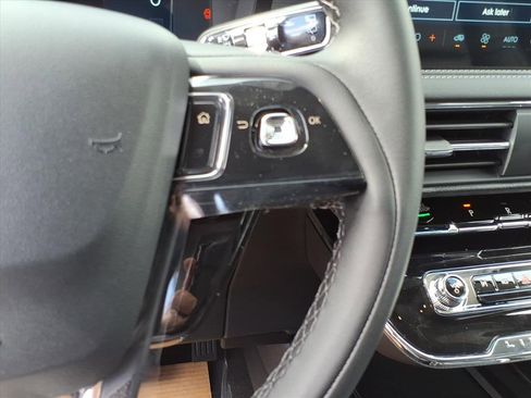 New 2025 Lincoln Corsair AWD image 18