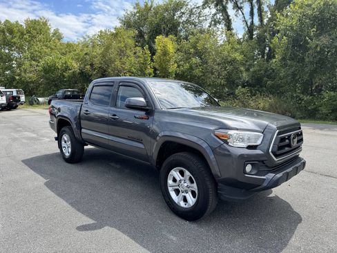 Used 2020 Toyota Tacoma SR5 image 3