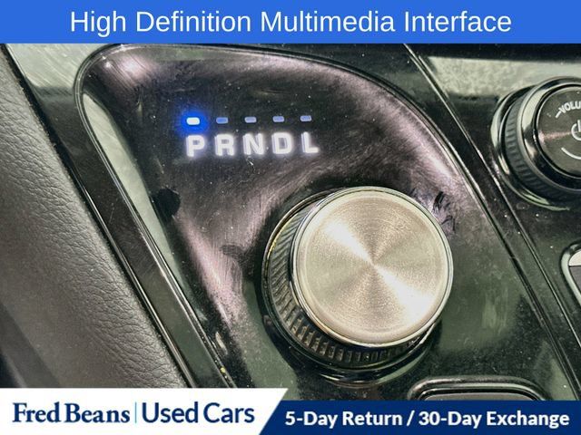 Used 2018 Chrysler Pacifica Limited w/ Tire & Wheel Group FWD image 24